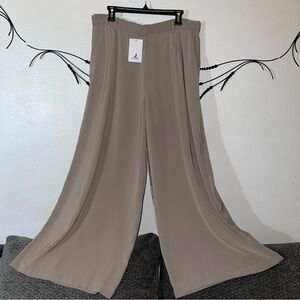 Chic Wide-Leg Women's Pants in Mocha